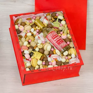 Бокс из дерева для женщин в подарок с пирожными Macarons, конфетами Raffaello, орехами кешью, миндаль, пекан и макадамия - №1182