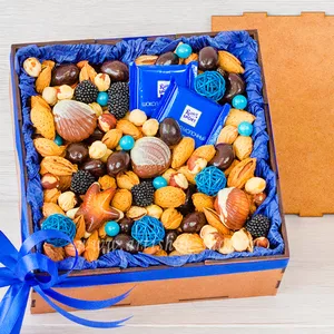Подарочный бокс с шоколадом Ritter Sport mini, конфетами 