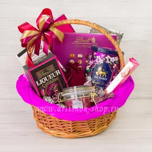 Подарочная корзина с чаем Richard, конфетами Lindt, А. Коркунов, медом, шоколадом Lindt и Truffles для женщин - №1570