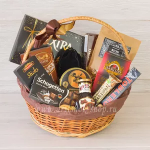 Большая подарочная корзина с печеньем Extra, конфетами Mieszko, Lindor, чаем Basilur, орехами и шоколадом - №1586