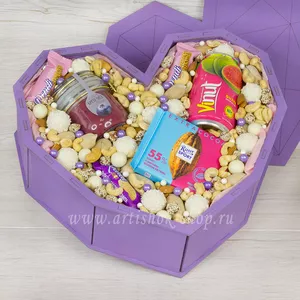 Бокс подарочный сердце для девушки с соком, медом, шоколадом Ritter Sport, конфетами Raffaello, орехами и злаковыми батончиками - №1612