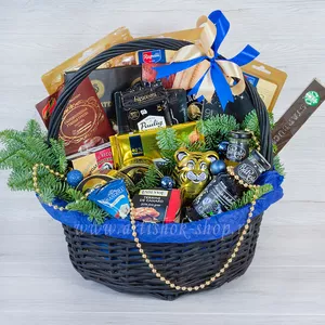 Большая премиальная корзина с деликатесами из мяса кабана, медведя, бобра, куропатки, утки, сыра пармезан, GrandBlu, Gallery, кофе Starbucks, Paulig,  сладких сиропов и шоколада Ritter Sport MAX в подарок на новый год - №1640 