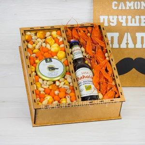 Подарочный бокс для папы на 23 февраля с вареными раками, колбасками пиколини, фисташками, орехами в глазури и сырными бочонками - №1645