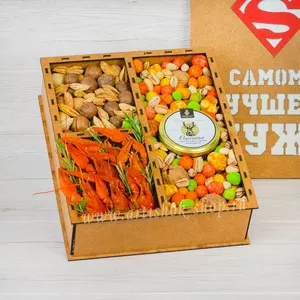 Подарочный бокс с вареными раками, томленым мясом оленя, орехами в глазури со вкусом сыра, васаби, орехами макадамия, пекан и фисташками для мужчин на 23 февраля - №1646
