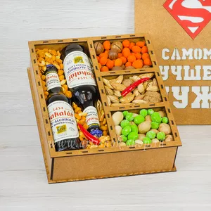Подарочный деревянный бокс для мужчин с жареной кукурузой, соленым арахисом, орехами пекан, макадамия, миндаль и арахисом в глазури - №1649