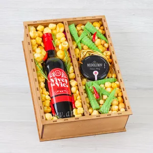 Подарочный бокс для мужчин с сыром песто, чечил, Scamorza, копченым сыром бочонки, перцем чили и безалкогольным вином - №1853