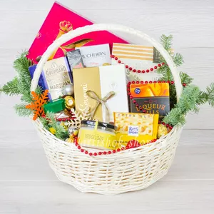 Новогодняя подарочная корзина с кофе, чаем, шоколадом Bucheron, Ritter Sport, Toblerone, конфетами Коркунов, Mark Sevouni Avantgarde, Grondard, Ferrero Roshe - №1960