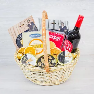 Подарочная корзина с вином, сыром Schonfeld, Grassan и деликатесами из мяса Лося, Оленя, Утки и Кабана - №1964