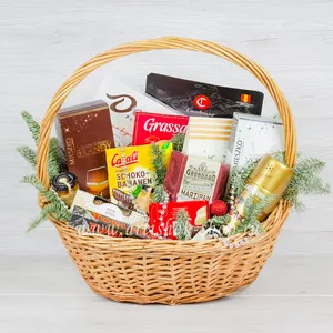 Подарок на новый год в корзине с конфетами Mieszko, Grondard, Dove, шоколадом Toblerone, медом и кофе - №1977