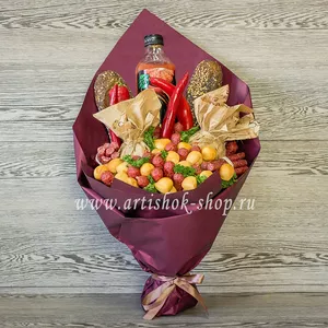 Букет на день рождения для мужчины с колбасами, сырами, багетами и энергетическим напитком - №162