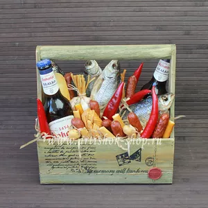 Мужской ящик в подарок с рыбой, колбасой, сыром и перцами - №378