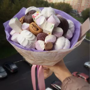 Сладкий подарочный букет на день рождения для женщин и детей из зефира, пастилы и мармелада - №468