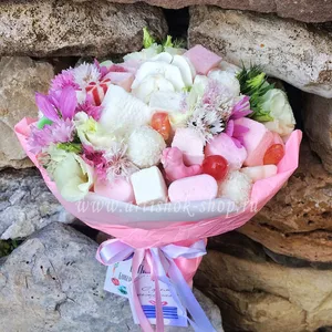 Сладкий подарочный букет из пастилы, зефира, мармелада и конфет 